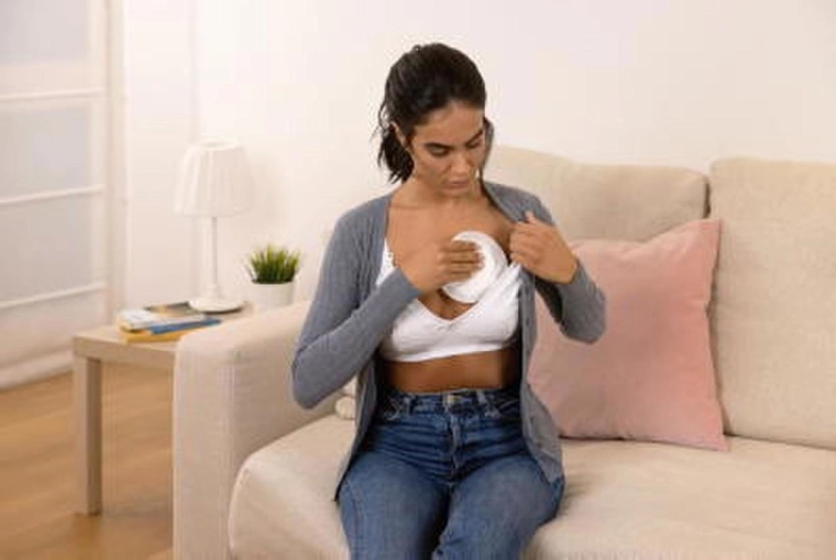 Ultra-subțiri, absorbante și invizibile sub haine