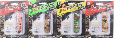 Skateboard din plastic cu accesorii