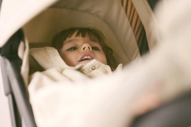 Scaun spațios cu poziție complet orizontală și ventilație