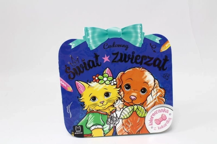 Carte de colorat cu fundă – lumea magică a animalelor