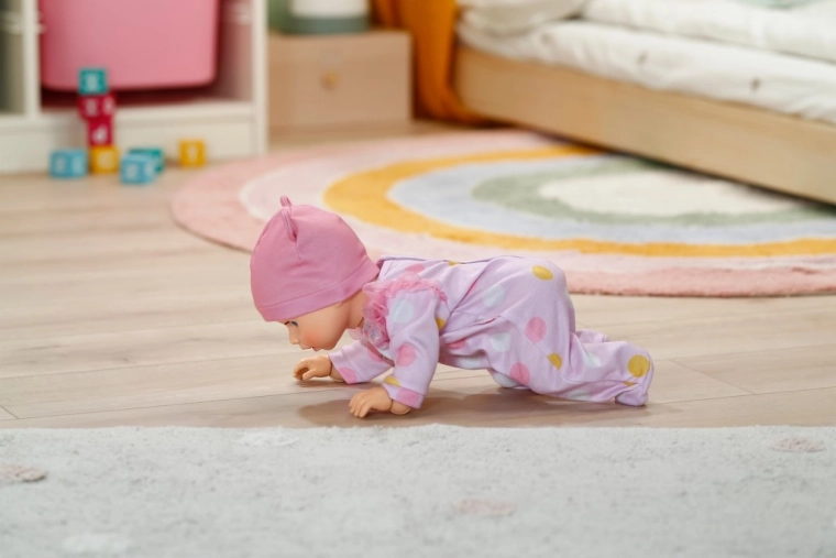 Știe să se târască precum un bebeluș adevărat