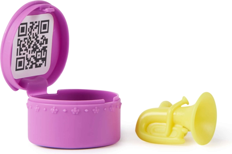 Scaune-scoică, microfon și surpriză