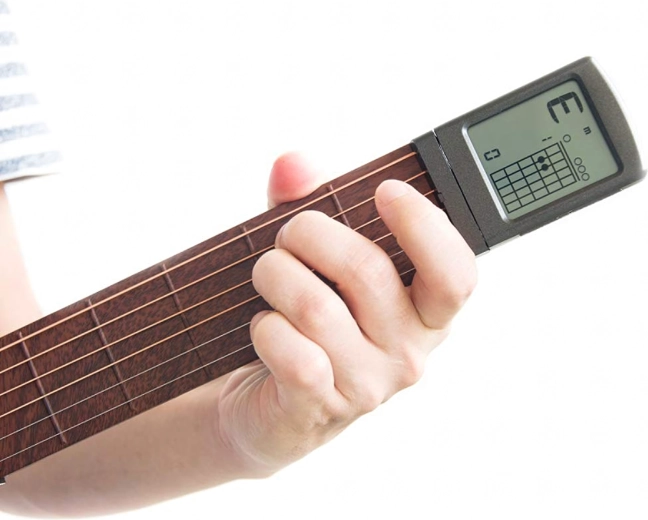 Tastieră reală cu corzi din oțel