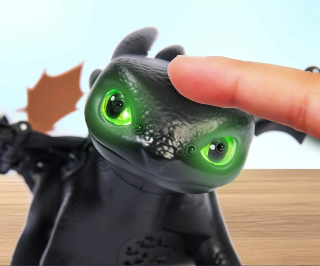 Ochi luminoși și atac plasmatic