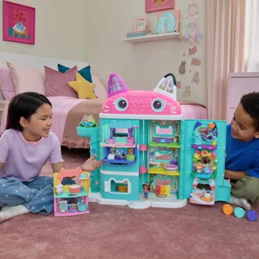 Accesorii bogate pentru joacă creativă