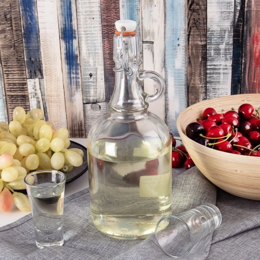 Prezentare stilată a băuturilor de casă