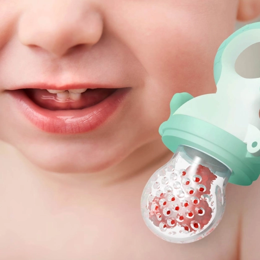 Alimentator și jucărie de dentiție într-un singur produs