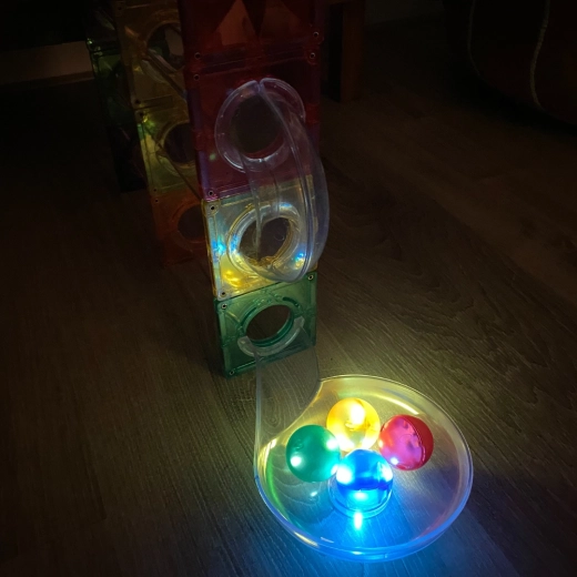 Bile luminoase pentru efectul „wow”
