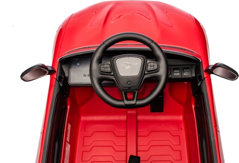 Interior bine gândit cu volan