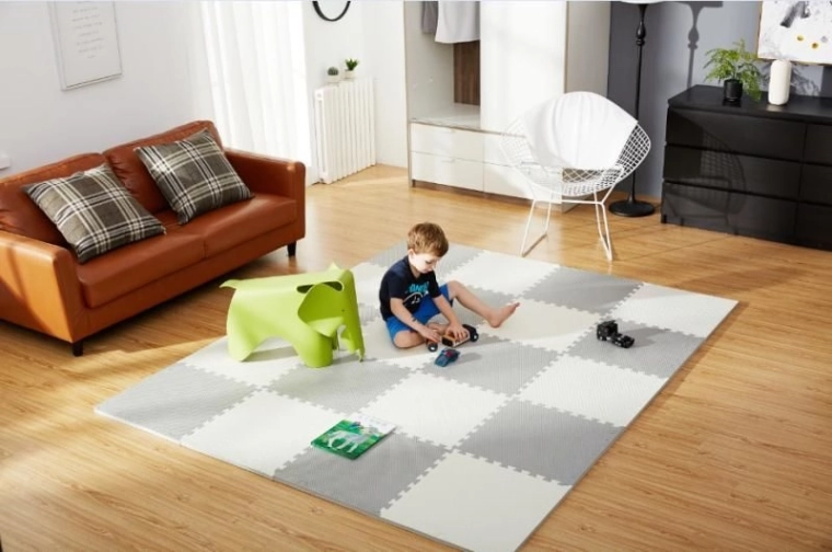 Puzzle modular pentru aranjare liberă