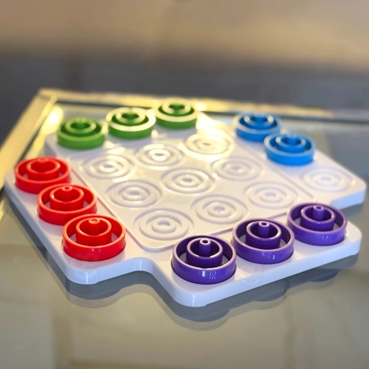 Tablă de joc colorată pentru micii jucători
