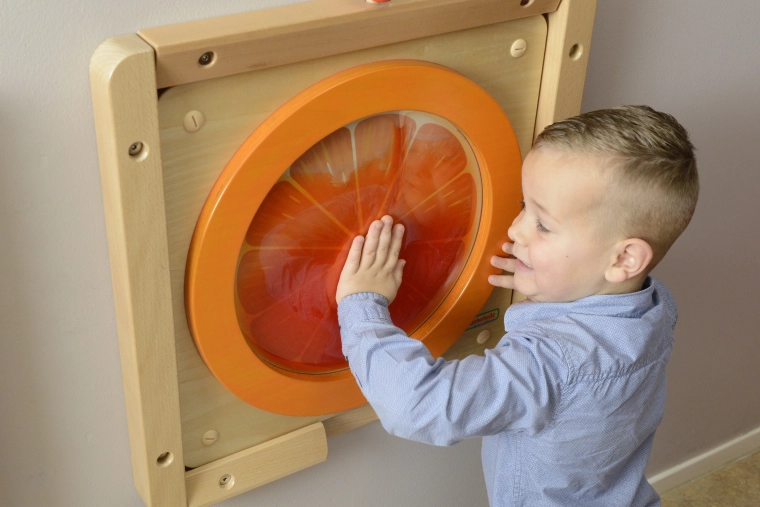 Montaj sigur pe perete