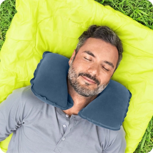 Susținere ergonomică a gâtului în călătorii