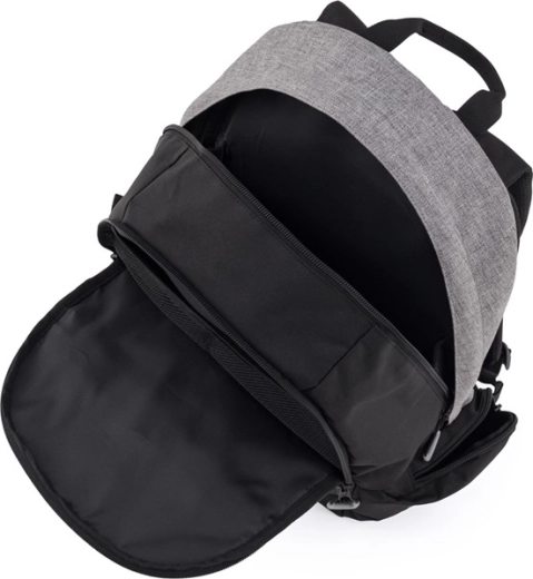 Organizare în trei compartimente și buzunar pentru laptop