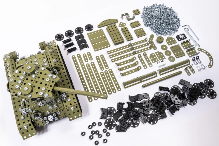 Construcție metalică detaliată din peste 1000 de piese