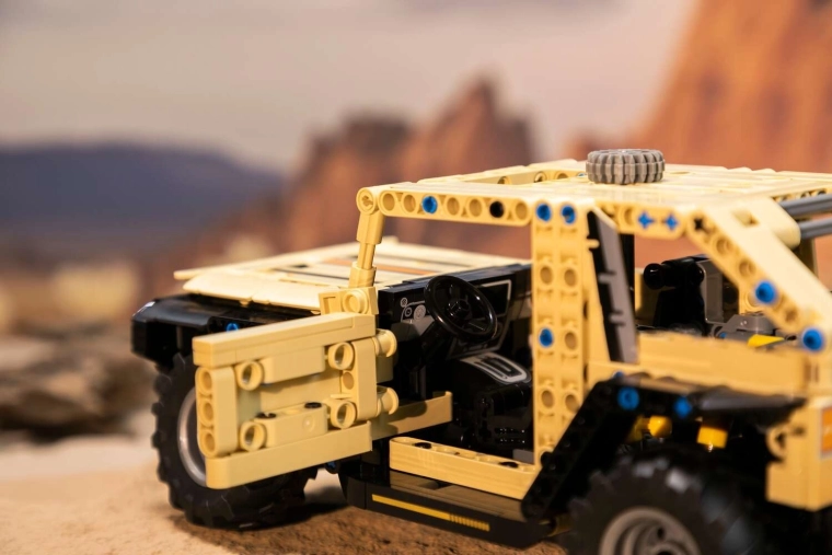 Uși care se deschid și interior realist