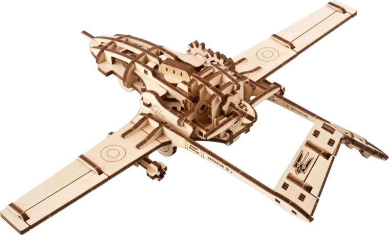 Elemente realiste: flapsuri, cameră și armament detașabil