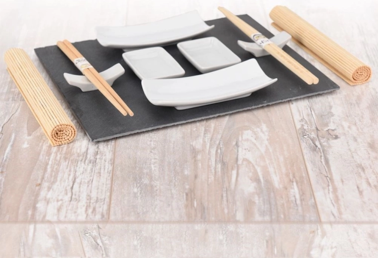 Materiale premium: porțelan, bambus, piatră