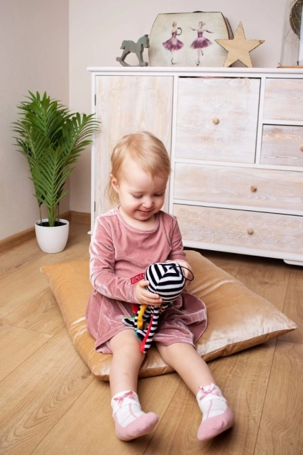 Agățătoare pentru prindere ușoară de cărucior sau pătuț