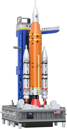 Model realist al rachetei NASA Artemis SLS