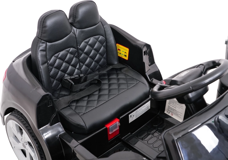 Interior confortabil cu scaun din piele ecologică