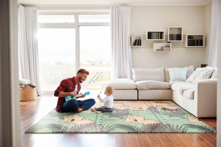 Suprafață de joacă spațioasă acasă și în living