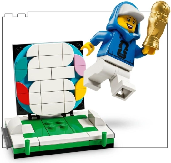 Minifigurină și podium miniatural