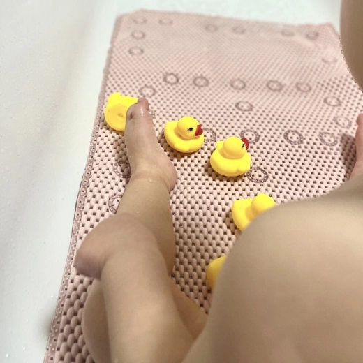 Baie sigură și distractivă pentru copii