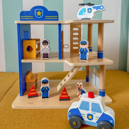 Figurine, vehicule și echipamente incluse