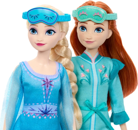 Păpușile Anna și Elsa în ținute de noapte