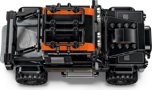 Land Rover Defender plin de detalii off-road
