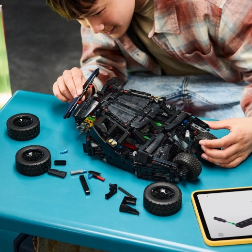 Construcție cu aplicația LEGO Builder