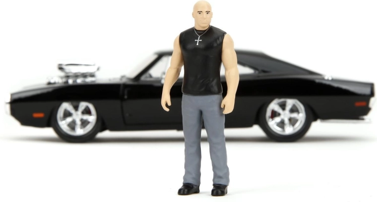 Figurina lui Dominic Toretto inclusă în pachet