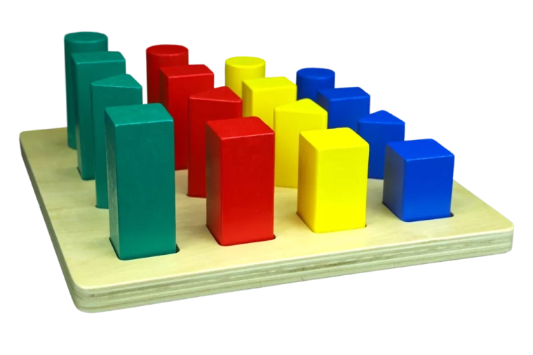 Lemn natural și abordare Montessori