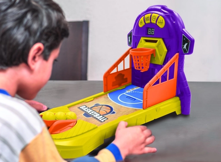 Lansator cu arc pentru aruncări precise