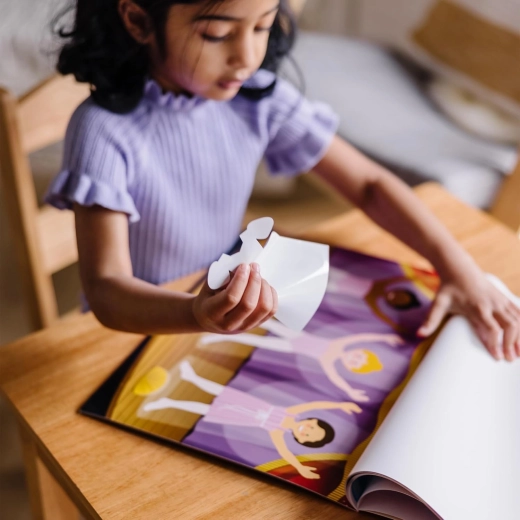 Susține motricitatea fină și creativitatea