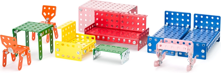 Mobilier realist din metal rezistent