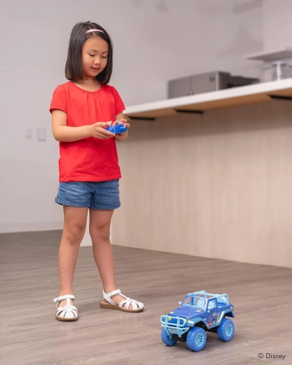 Roți de teren mari și suspensie înălțată