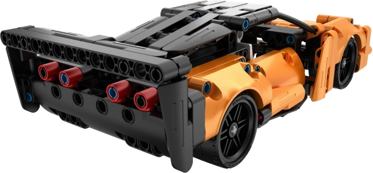 Două modele, distracție dublă