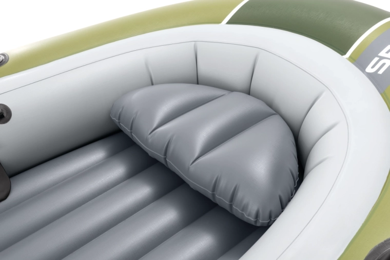 Construcție stabilă cu trei camere