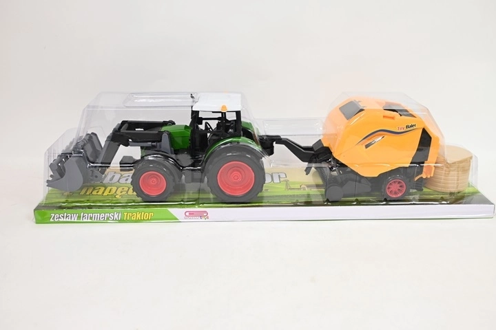 Tractor cu utilaj agricol
