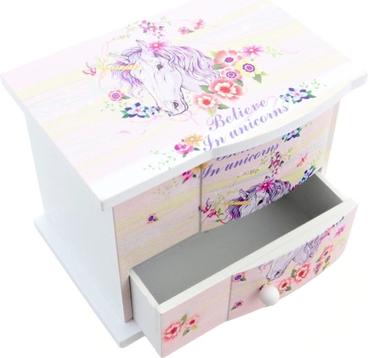 Design adorabil cu unicorn