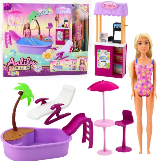 Păpușa ANLILY pe plajă cu piscină și stand de băuturi