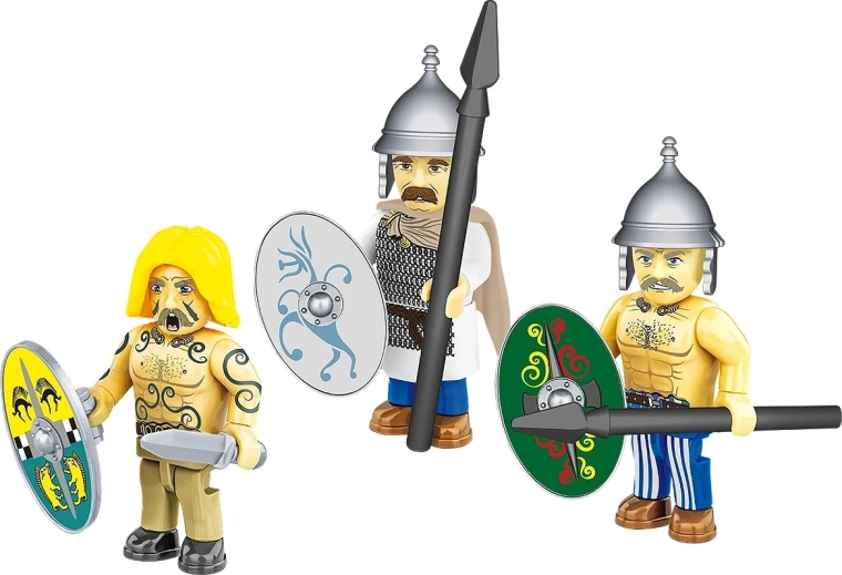 Trei războinici celți imprimați detaliat