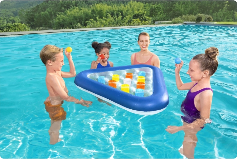 Distracție direct în piscină