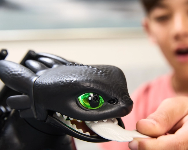 Hrănește și antrenează: reacții la atingere și mișcare