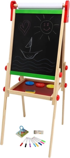 Construcție stabilă din lemn și spațiu de depozitare