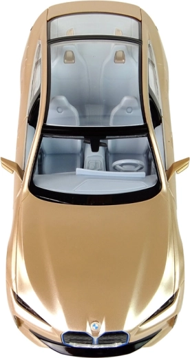 Design realist și finisaj auriu