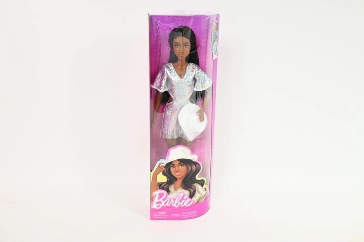 Păpușa Barbie Fashionistas cowgirl în rochie sclipitoare