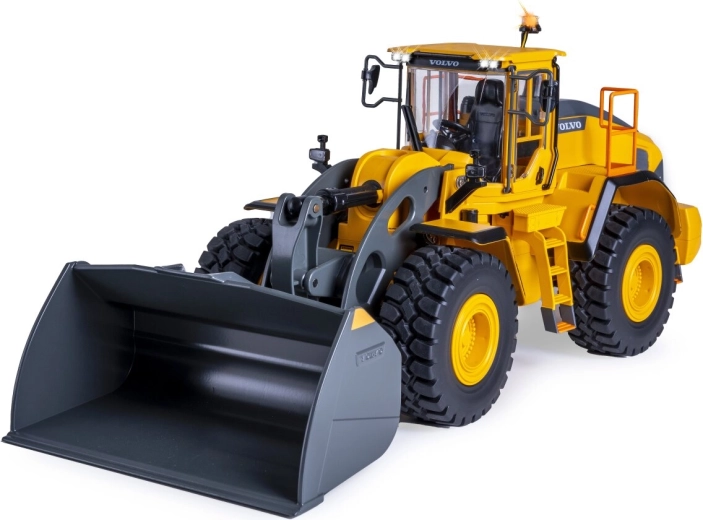 Tracțiune 4×4 și direcție articulată realistă